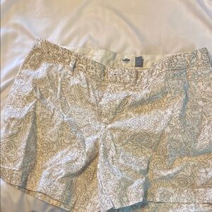 Floral Patterned Cream Shorts